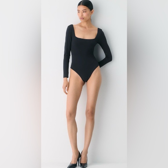 Aritzia Tops - Aritzia Babaton black long-sleeve contour square-neck bodysuit